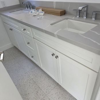 MRI Construction & Remodeling - primary bath vanity - General Contractors Near Me