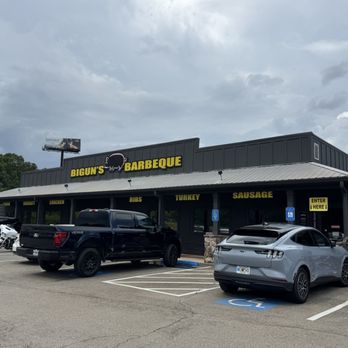 Bigun's Barbecue - Outside front entrance - Barbeque Near Me - Talking Rock, Georgia