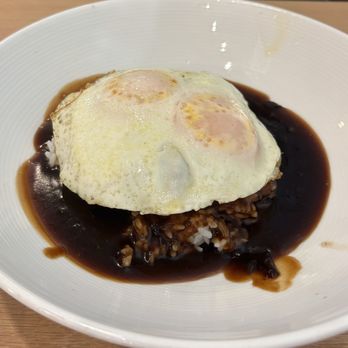 Aloha Kitchen - Beef Loco Moco - Breakfast & Brunch Near Me - Honolulu, Hawaii