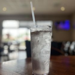 Spuntino Pizzeria - Shimmering glass of water with lemon