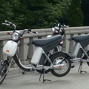 Dyad - Sexy scooters - Bike Rentals Near Me - Montreal, Quebec