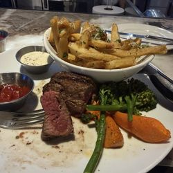 Von's Steak House & Oyster Bar - Filet Mignon AAA 60Z Truffle Fries Market Vegetables