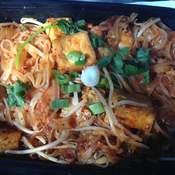 Green Basil Thai - Shrimp and tofu pad thai.  Delicious!!! - Thai Near Me - Calabasas, California