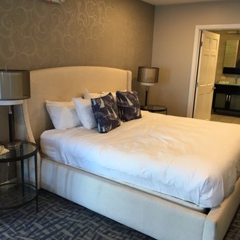 Nantasket Beach Resort - King size and comfortable! - Resorts Near Me - Hull, Massachusetts Nantasket Beach Resort - King size and comfortable! - Resorts Near Me - Hull, Massachusetts
