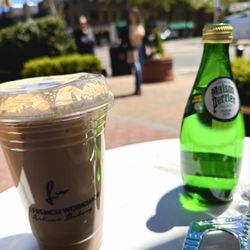 Iced vanilla latte