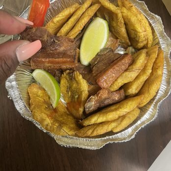 Antojitos Del Mangu - Chicharrn de cerdo con tostones - Mexican Near Me - Bronx, New York