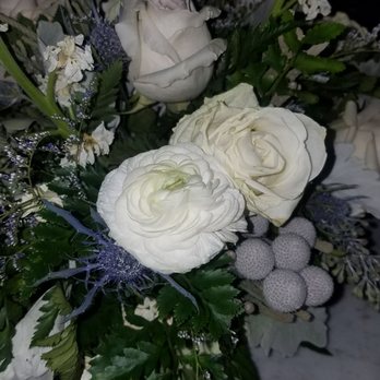 J.R. Florist - Centerpiece, 1 week later - Florists Near Me - Elmsford, New York