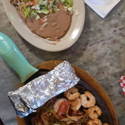 Cazadorez Mexican Restaurant - Not one sizzle,  this wasn't hot, and not really warm