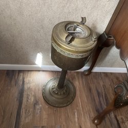 Sweet South Cottage - Very old original ash tray