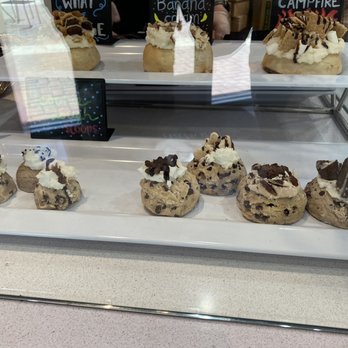 Cinnaholic - Various rolls and cookie dough scoops - Desserts Near Me - Corona, California Cinnaholic - Various rolls and cookie dough scoops - Desserts Near Me - Corona, California