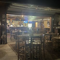 Arlo's Country Store & Tavern