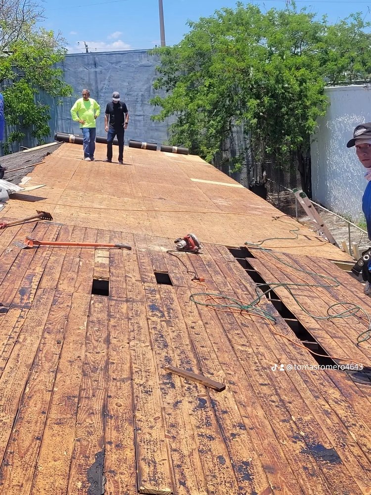 Slide of Tomas Roofer