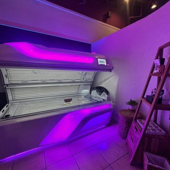 Body North - Platinum Level Hybrid Bed (UV and Red Light) - Tanning Beds Near Me - Hermantown, Minnesota Body North - Platinum Level Hybrid Bed (UV and Red Light) - Tanning Beds Near Me - Hermantown, Minnesota