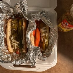 Windy City Grill - Chicago dog,