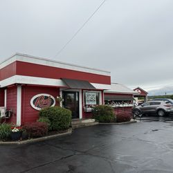 Reds Restaurant - Front of restaurant