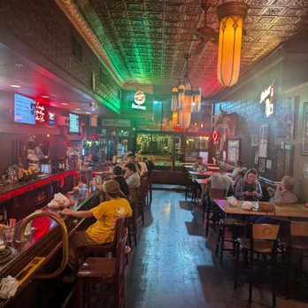 Howard's - Bars Near Me - Stillwater, Minnesota