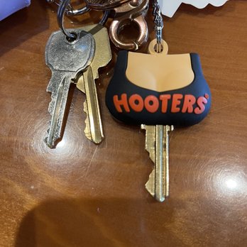 Hooters - Souvenir Keychain - Sports Bars Near Me - Rohnert Park, California