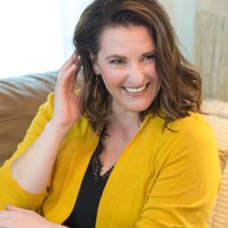 The Emilee Baine Team - CrossCountry Mortgage - Emilee Bain Headshot