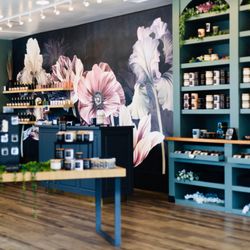 Modern Zen Candle Company - Beautiful candle boutique to shop for scented goods in a relaxing atmosphere.