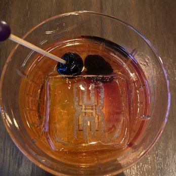 Henry's Palm Beach - Manhattan cocktail - Bars Near Me - Palm Beach, Florida Henry's Palm Beach - Manhattan cocktail - Bars Near Me - Palm Beach, Florida