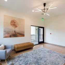 Deep Eddy Psychotherapy - Downtown Austin - Stassney upper entrance