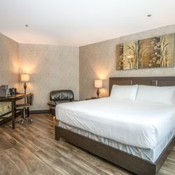 Lonsdale Quay Hotel