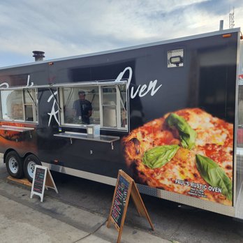 Paul's Rustic Oven - Ordering side of Paul's Rustic Oven trailer. - Caterers Near Me