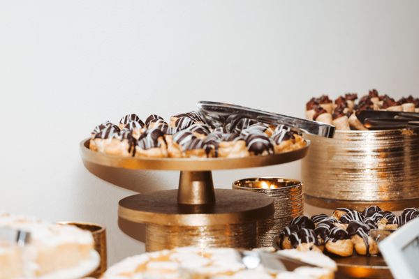 Entertaining Company by null