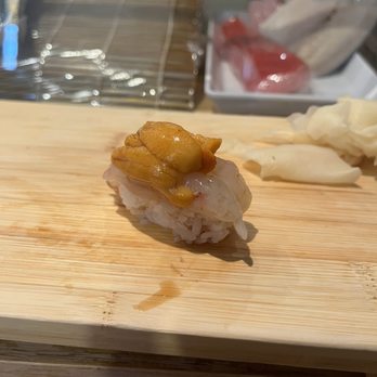 Tanoshi Sushi Sake Bar - Botan w/ uni - Sushi Bars Near Me - New York, New York