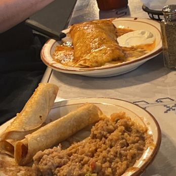 El Farolito - Taquitos / wet burro - Mexican Near Me - Placentia, California El Farolito - Taquitos / wet burro - Mexican Near Me - Placentia, California