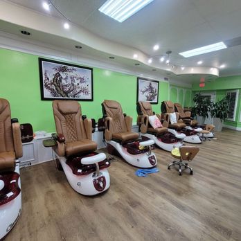Allure Nail Spa - Luxury spa chair with incredible massage funtion. - Nail Salons Near Me - Huntington Beach, California Allure Nail Spa - Luxury spa chair with incredible massage funtion. - Nail Salons Near Me - Huntington Beach, California