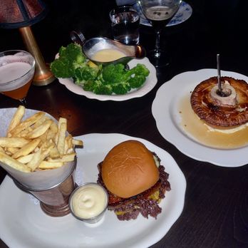 Armitage Alehouse - Wagyu double cheeseburger, Heritage chicken pot pie, broccoli & butter - Pubs Near Me - Chicago, Illinois Armitage Alehouse - Wagyu double cheeseburger, Heritage chicken pot pie, broccoli & butter - Pubs Near Me - Chicago, Illinois