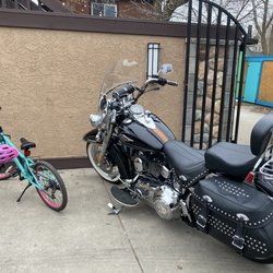 Floyd's Bar - Family ride together