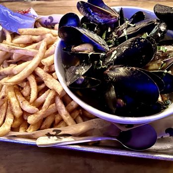Bayou Wine Garden - Curry mussels and fries - Wine Bars Near Me - New Orleans, Louisiana