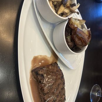 Wandering Vine At the Castle - Flank Steak With Potatoes and Mushrooms - Wine Bars Near Me - Shawnee, Kansas
