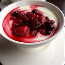 Duisdale Country House Hotel - Breakfast - yogurt