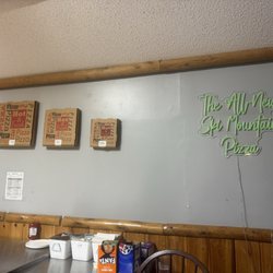 Ski Mountain Pizza