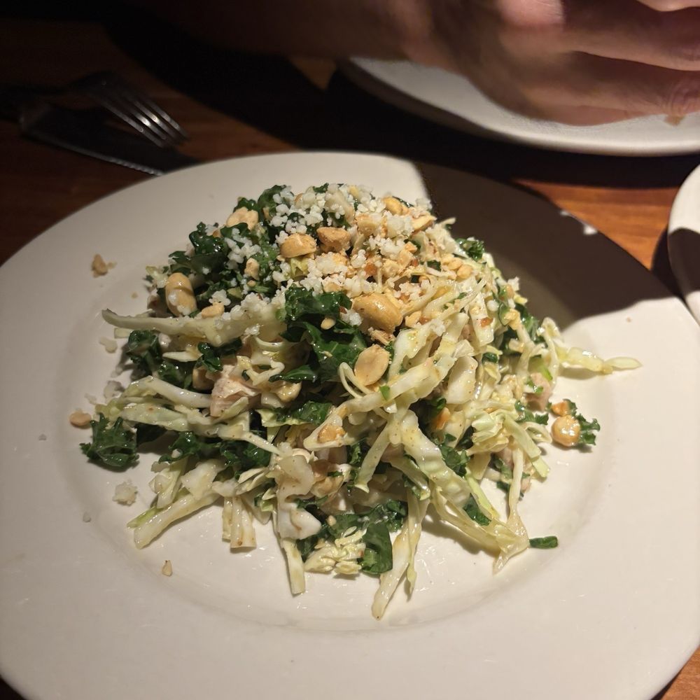 Houston's Restaurant - Kale Salad with Chicken - New American Near Me - Irvine, California