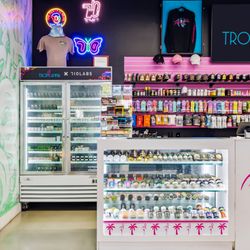 Tropicanna Dispensary and Weed Delivery - Santa ana's best dispensary hosting all your favorite vapes, carts, flower, prerolls, edibles, and more!