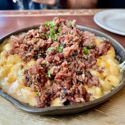 SMOKED MEAT MAC & CHEESE SKILLET