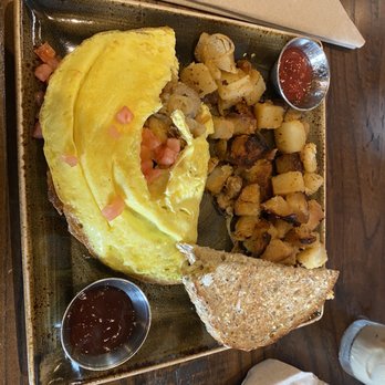 First Watch - The Works Omelet with potatoes - Breakfast & Brunch Near Me - Montvale, New Jersey