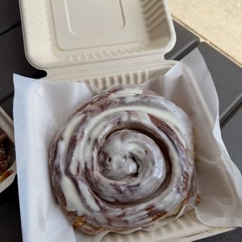 Papi’s Ohana - Cinnamon Roll - Pizza Near Me - Lahaina, Hawaii Papi’s Ohana - Cinnamon Roll - Pizza Near Me - Lahaina, Hawaii
