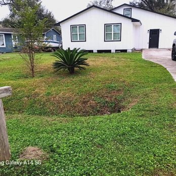Nasario Lara - Front yard - Lawn Services Near Me Nasario Lara - Front yard - Lawn Services Near Me