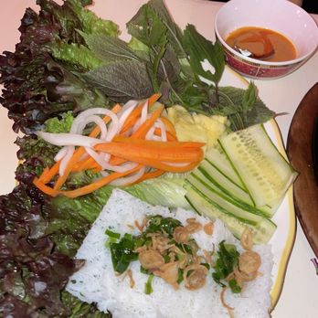 Tam Tam - The situation (accoutrements- lettuce, noodles, shredded carrots and onions, cucumbers, pineapple, etc). - Vietnamese Near Me - Miami, Florida Tam Tam - The situation (accoutrements- lettuce, noodles, shredded carrots and onions, cucumbers, pineapple, etc). - Vietnamese Near Me - Miami, Florida