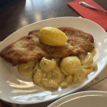 Zeughauskeller - Wienerschnitzel - Swiss Food Near Me - Zürich, ZH Zeughauskeller - Wienerschnitzel - Swiss Food Near Me - Zürich, ZH