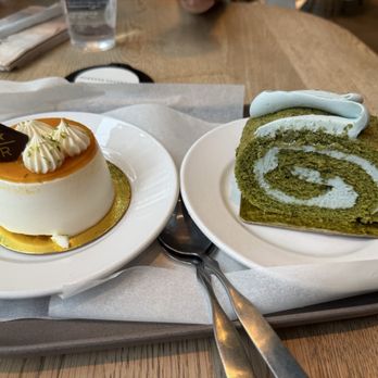 Starbucks Reserve Roastery Chicago - Tropical Coconut Mousse Cake and Matcha Butterfly Pea Swirl Cake - Coffee Roasteries Near Me - Chicago, Illinois
