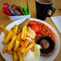 Sainsbury's Cafe - Vegetarian Big Breakfast (£4.85) 2 veg sausage, 2 egg, portobello mushroom, beans, chips & tomato = LOVELY