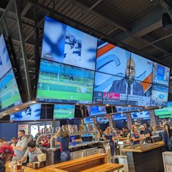 Walk-On’s Sports Bistreaux - Webster, TX - Full bar