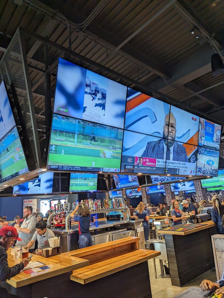 Walk-On’s Sports Bistreaux - Webster, TX
