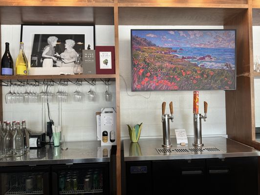 Flo’s Wine Bar and Bottle Shop by null